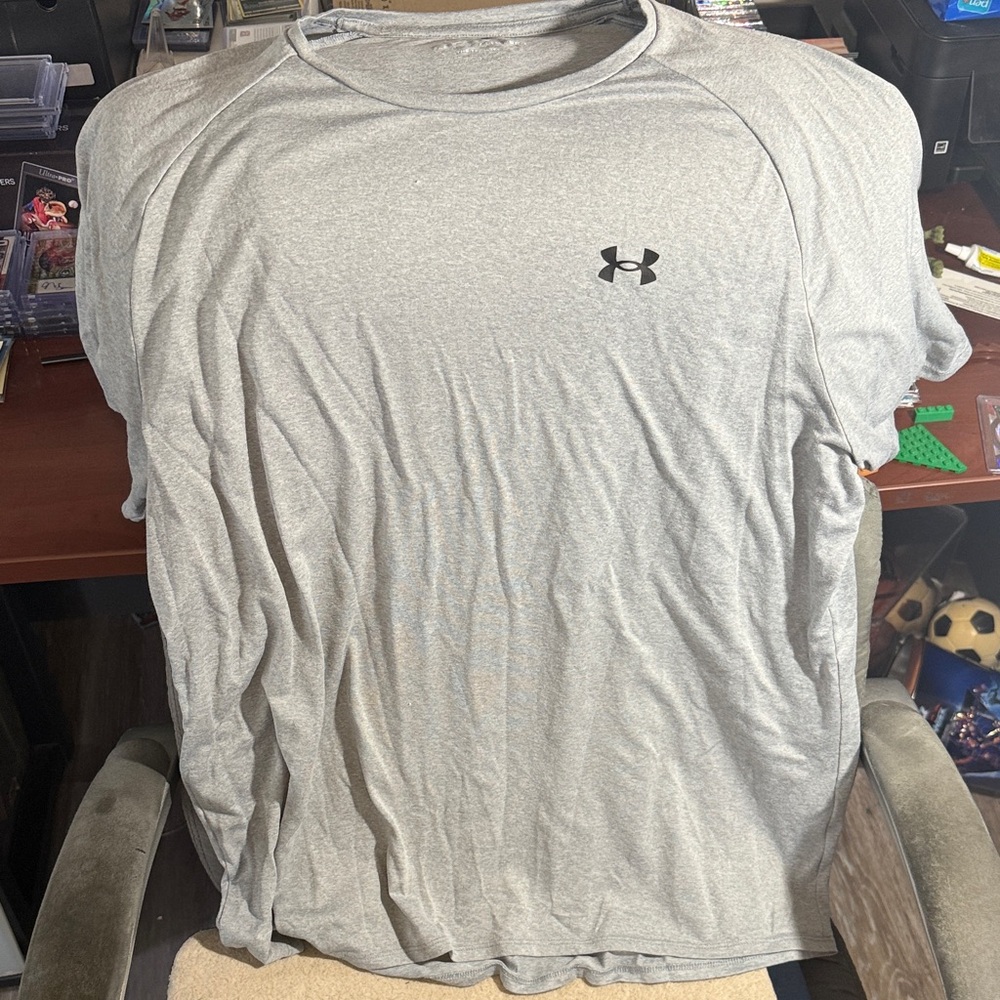 Under Armour Men's Light Gray Athletic Tee